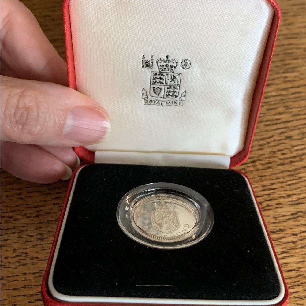 United Kingdom Royal mint one pound in case - Picture 4 of 8